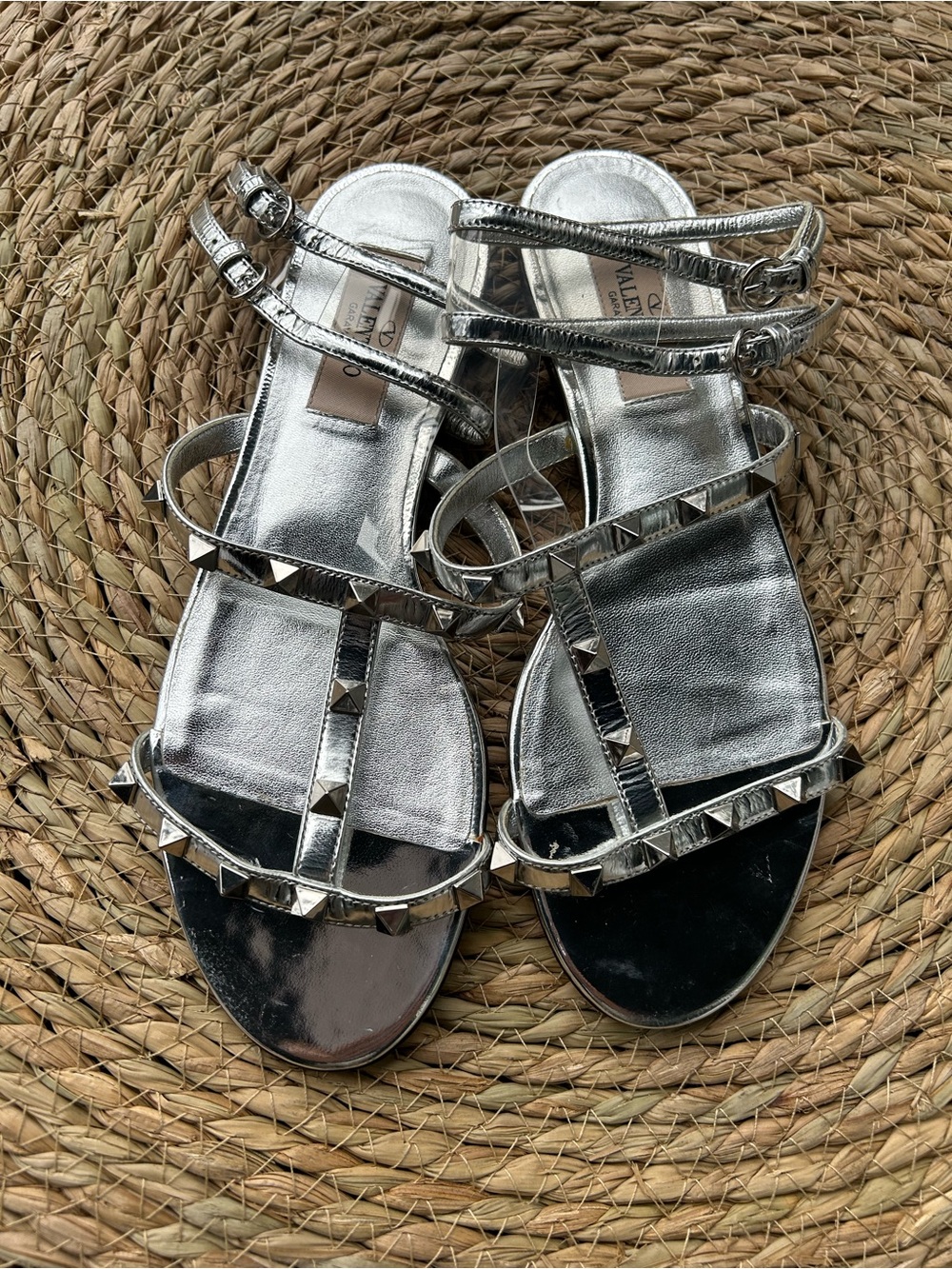 🚩steal Valentino Silver Metallic Pyramid-Stud Strappy Sandals